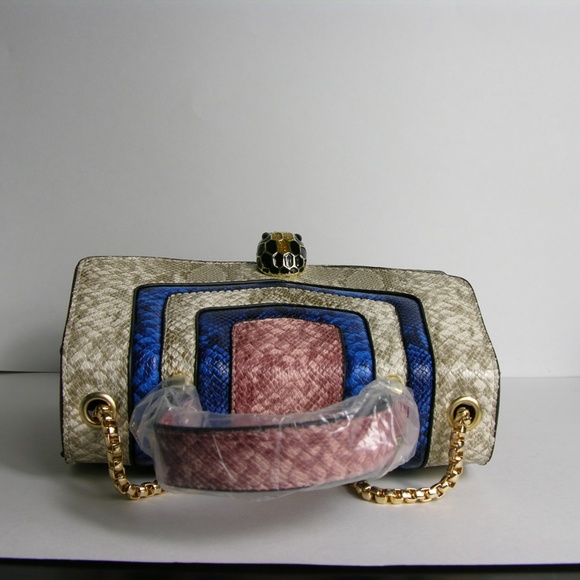 LAST ONE! Basilisk Vegan Leather Crossbody Bag - Picture 7 of 8